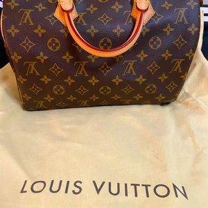 Louis Vuitton Monogram speedy 25 in NEW condition!